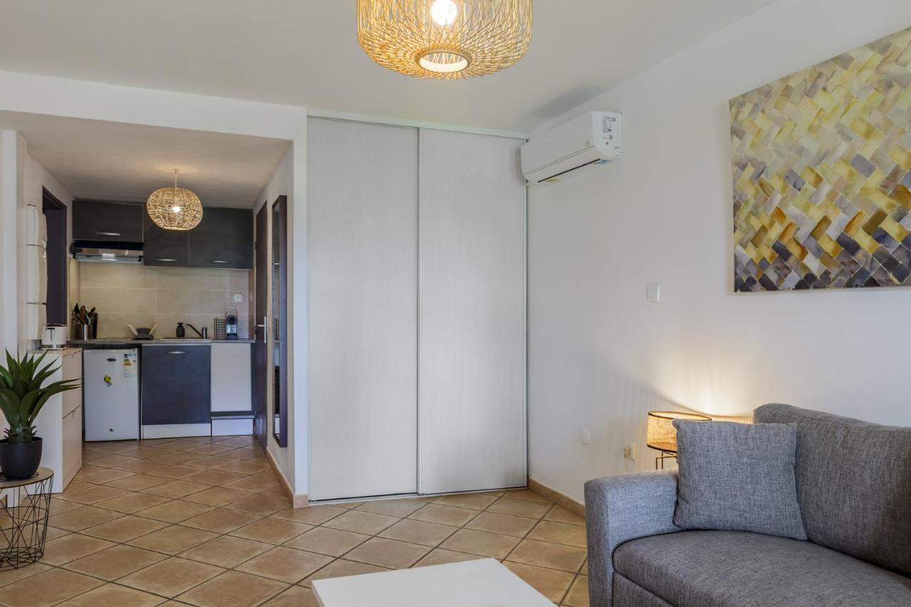 Le Saint-Gilles - Studio A St-Gilles-Les-Bains - Situe Dans Residence Privee Avec Piscine ภายนอก รูปภาพ