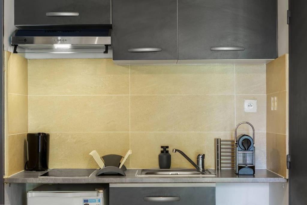 Le Saint-Gilles - Studio A St-Gilles-Les-Bains - Situe Dans Residence Privee Avec Piscine ภายนอก รูปภาพ